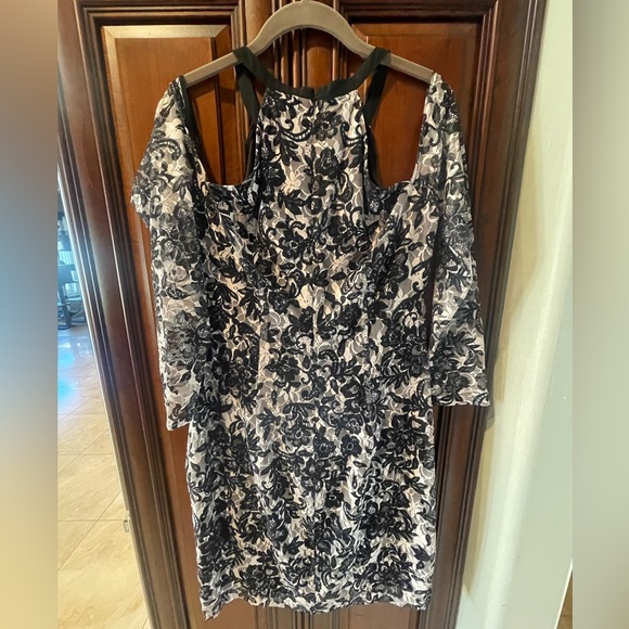 NWOT Guess Cold Shoulder Black and White Lace Dress - Picture 4 of 4